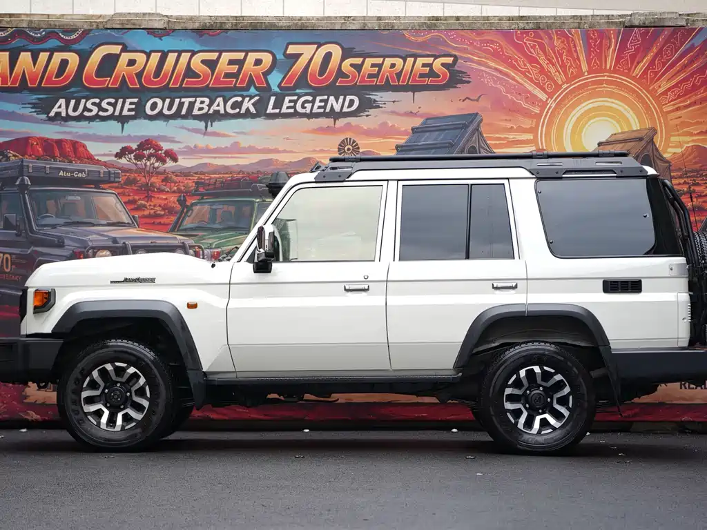 Toyota Land Cruiser LC76 2024 2.8T