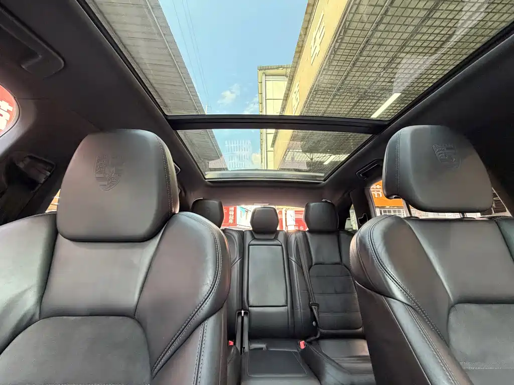Porsche Cayenne — миниатюра 17