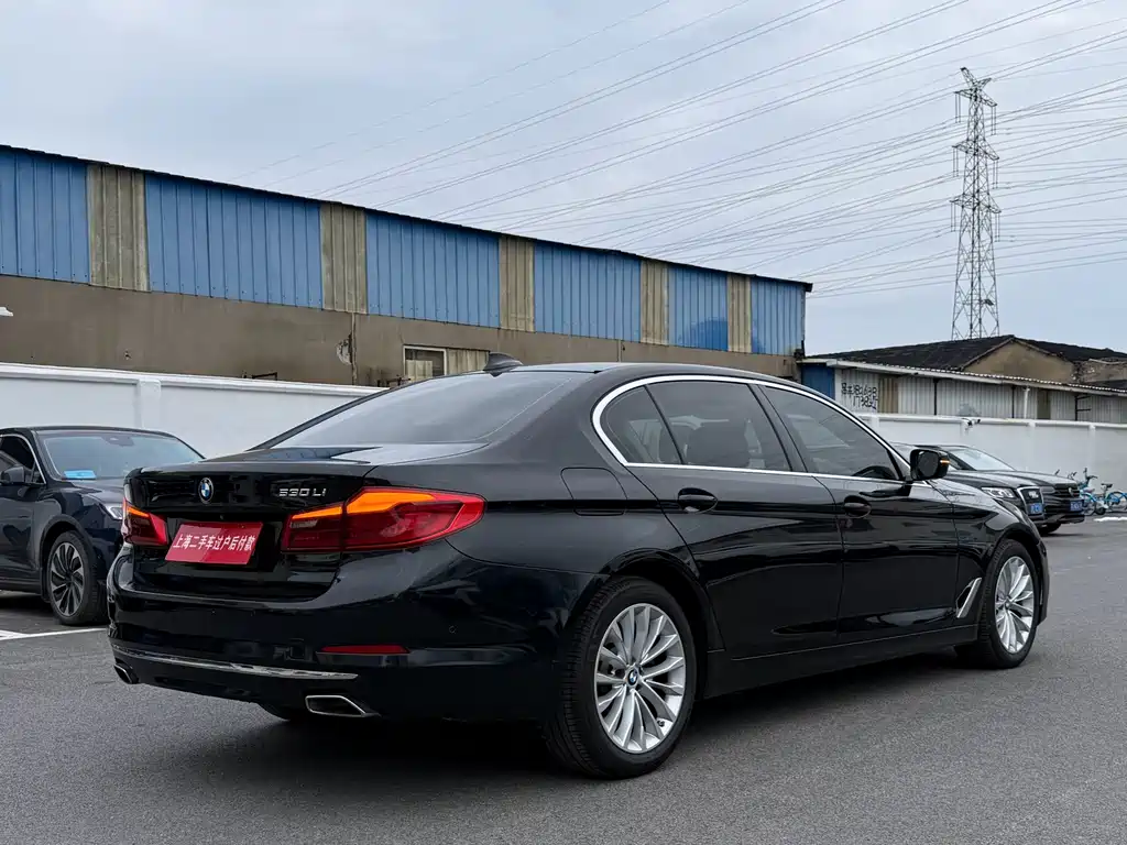 BMW 5 Series — миниатюра 11