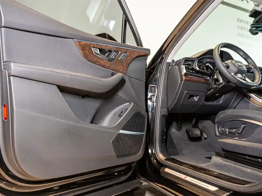 Audi Q7 2023 55 TFSI quattro S line Sport