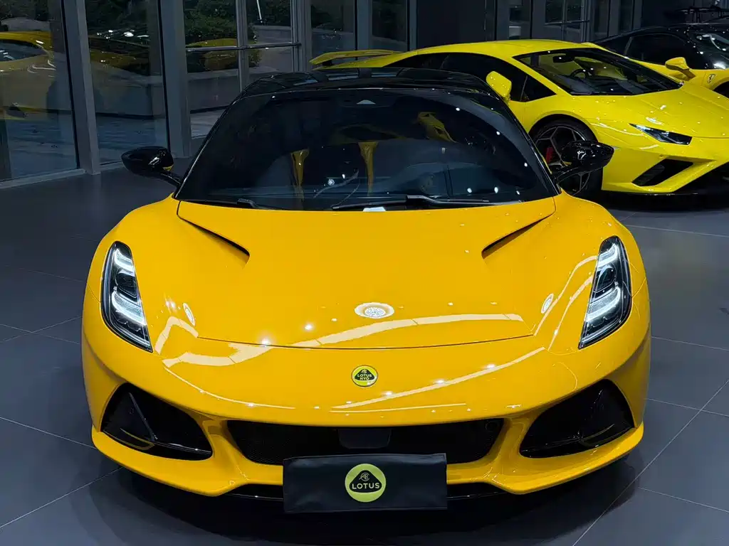 Lotus Emira — миниатюра 2