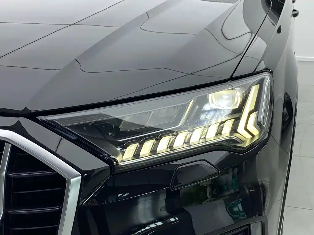Audi Q7 — миниатюра 5