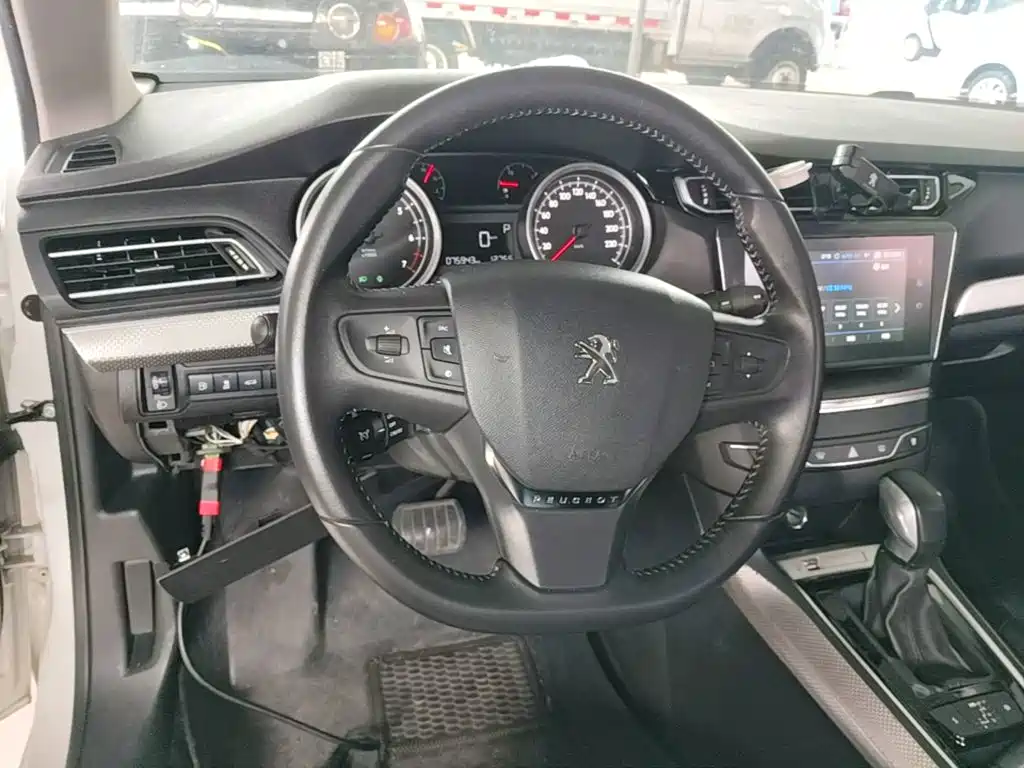 Peugeot 408 — миниатюра 11