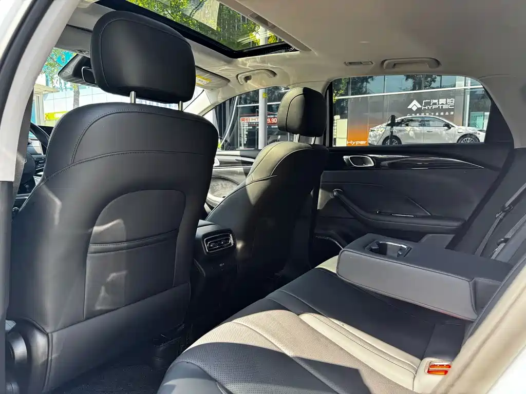 Geely Emgrand — миниатюра 6