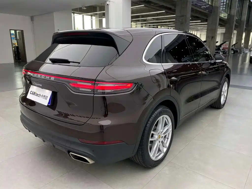 Porsche Cayenne — миниатюра 7