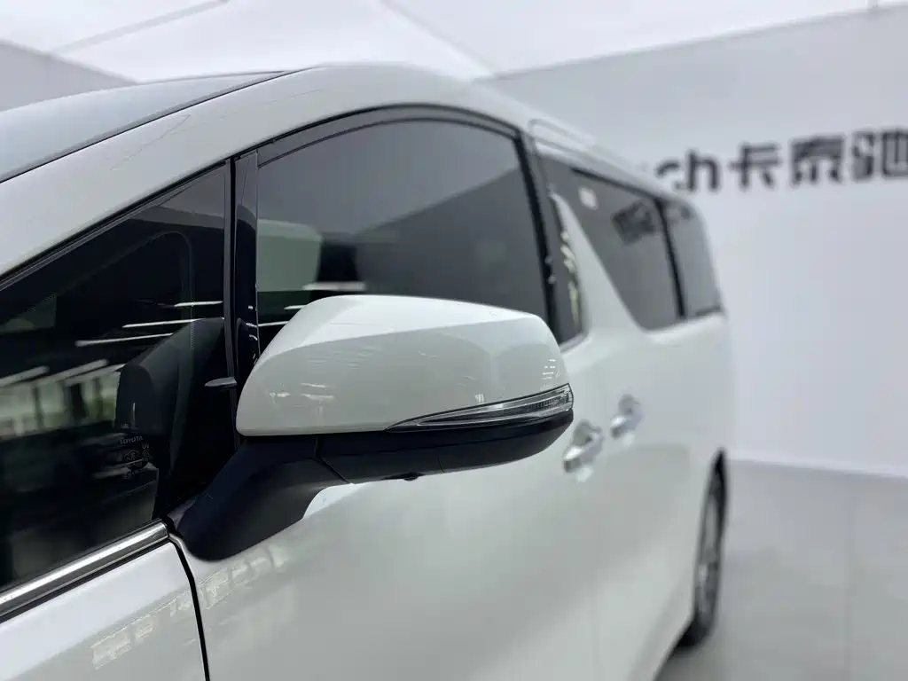 Toyota Vellfire — миниатюра 11