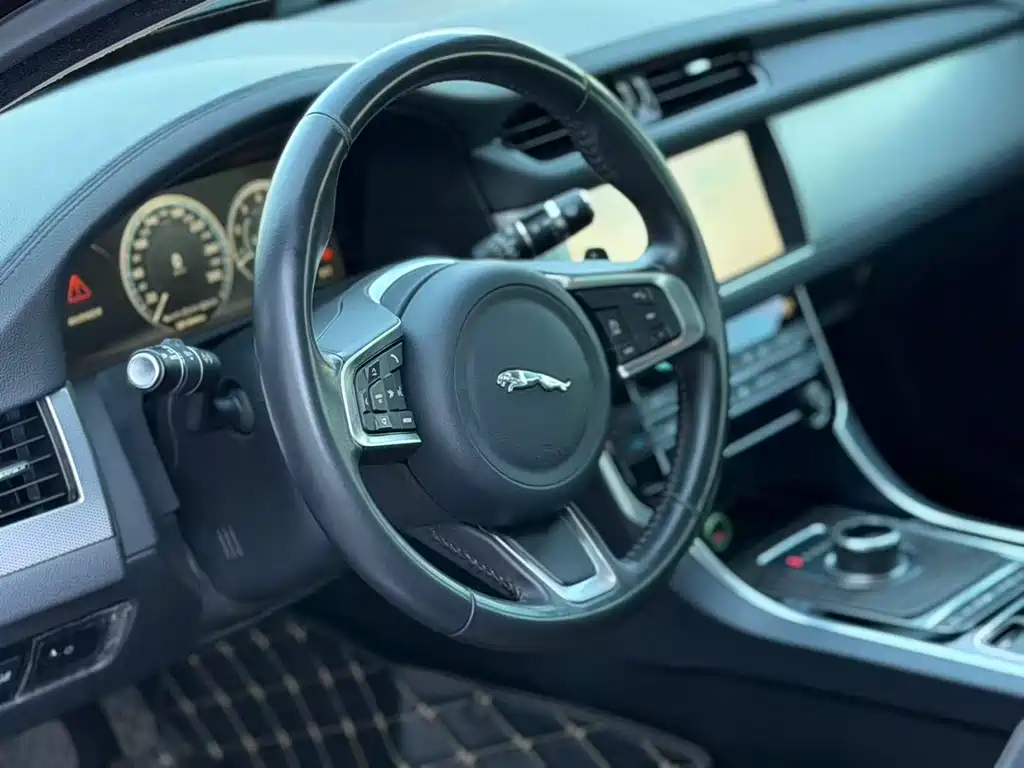 Jaguar XFL — миниатюра 5