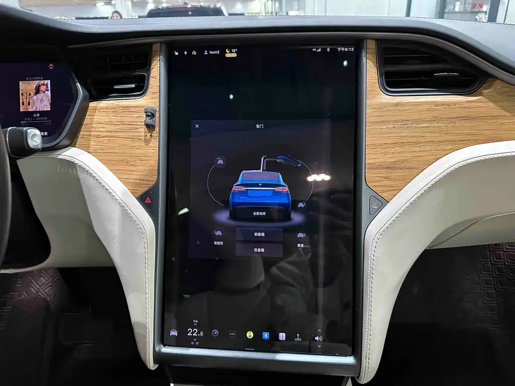 TESLA MODEL X