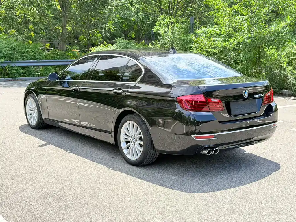 BMW 5 Series — миниатюра 7