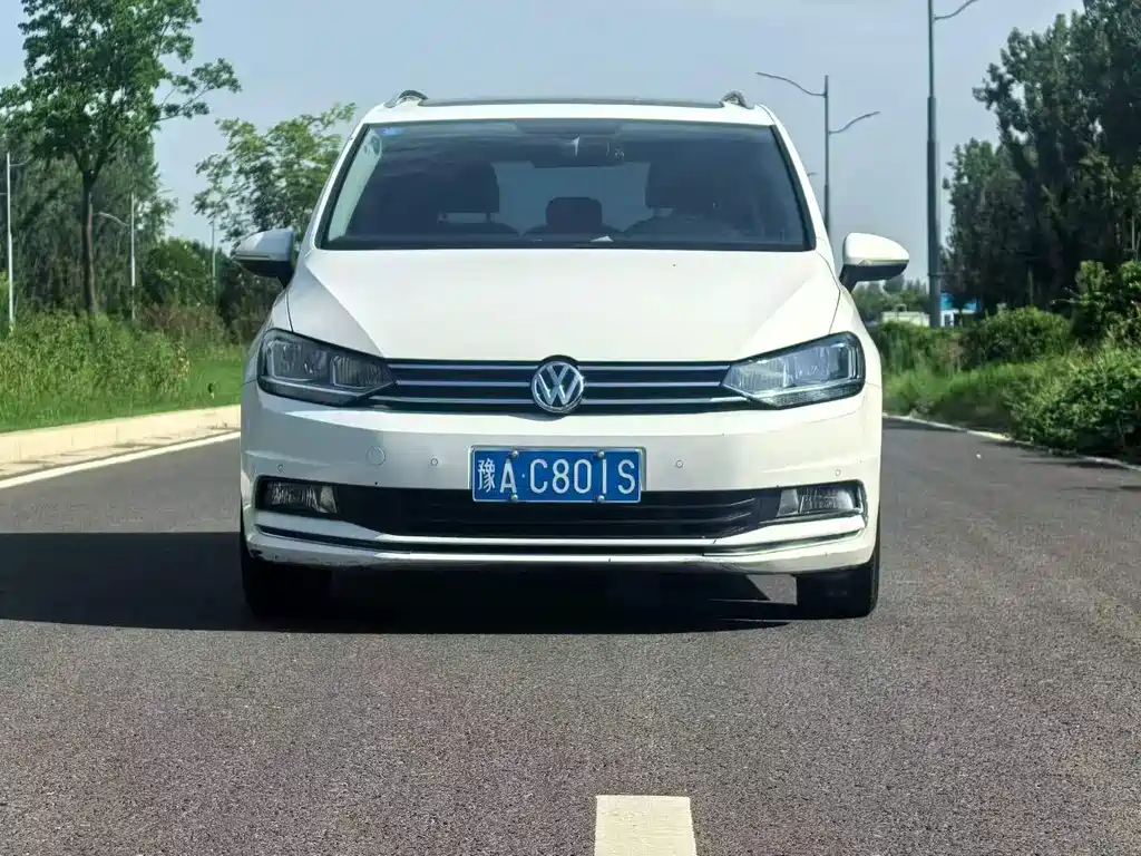 Volkswagen Touran — миниатюра 2