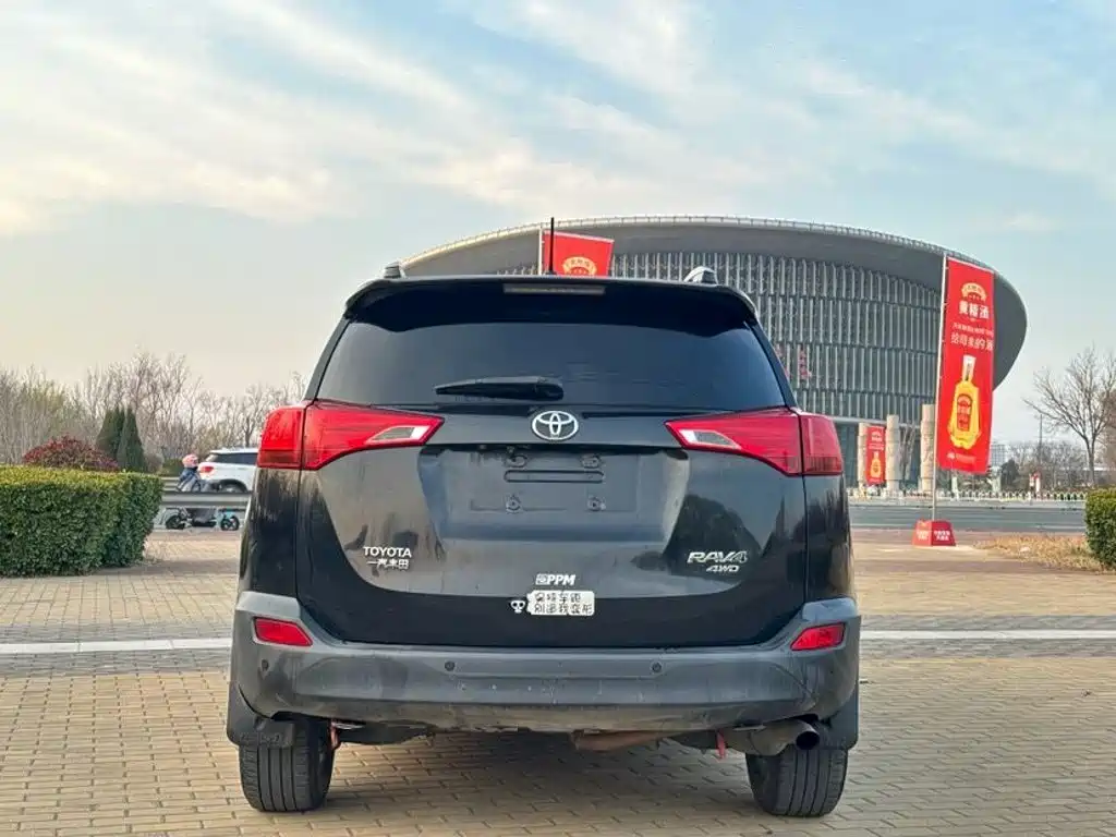 Toyota RAV4 — миниатюра 5
