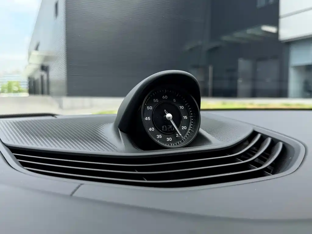 Porsche Taycan — миниатюра 12