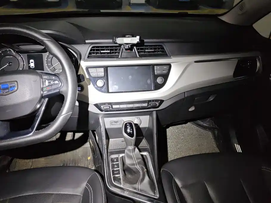 Geely Vision X3 — миниатюра 13