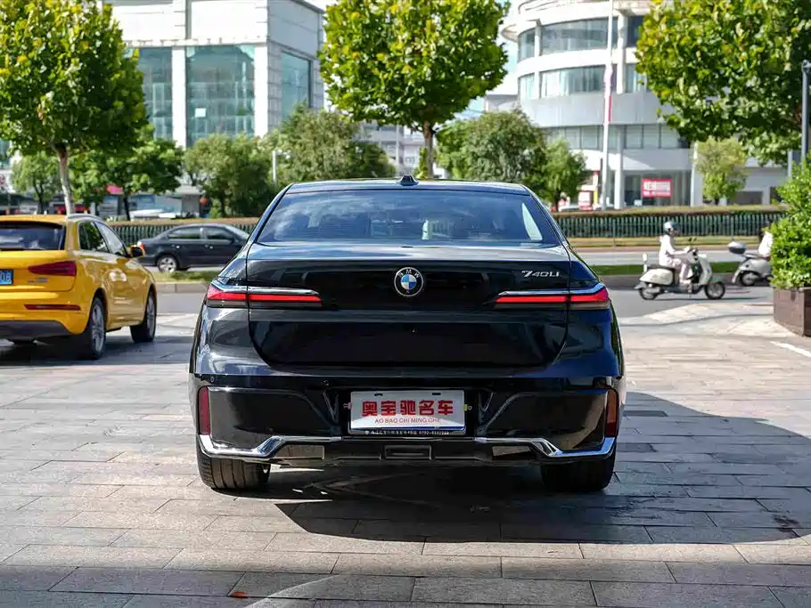 BMW 7 Series — миниатюра 19