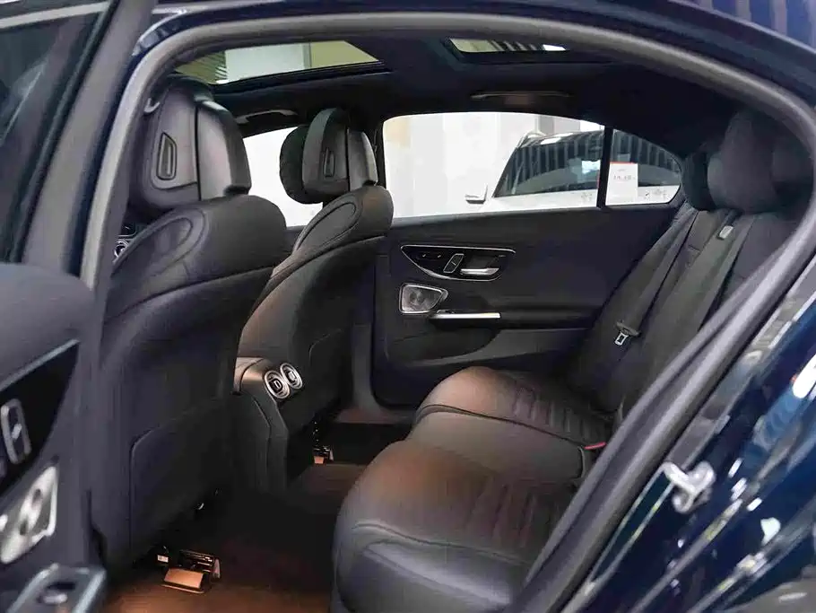 Mercedes-Benz C-Class — миниатюра 6