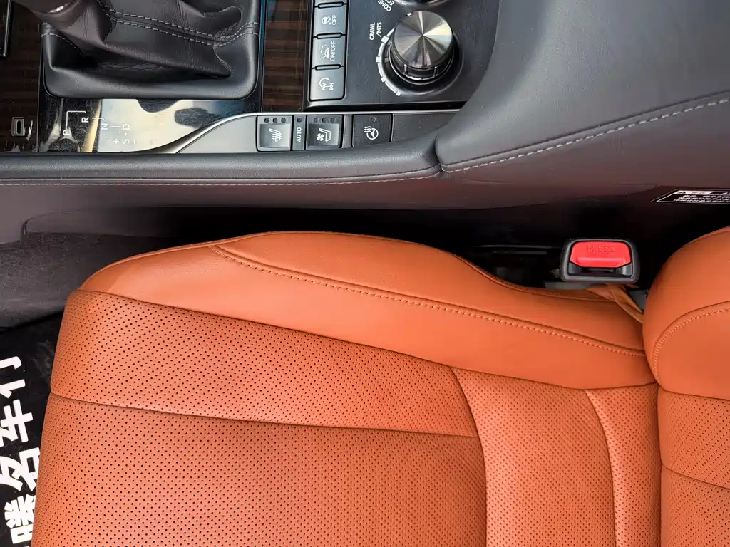 Lexus LX — миниатюра 11