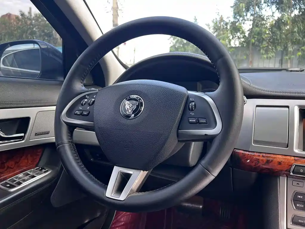 Jaguar XF — миниатюра 12