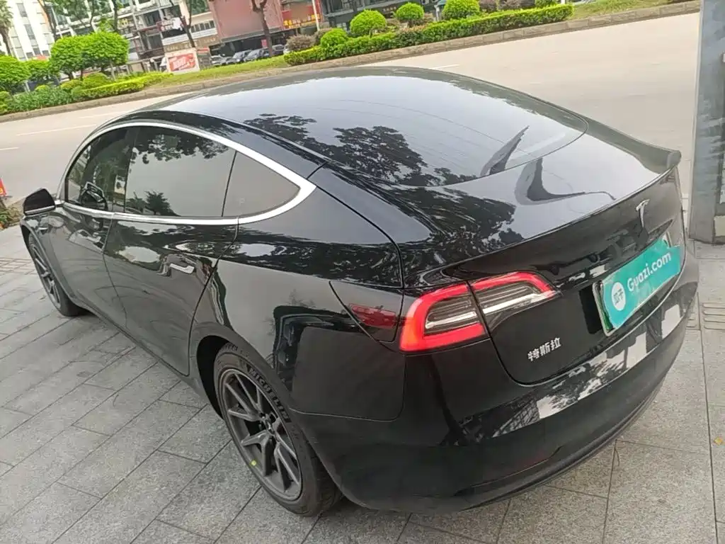 Tesla Model 3 — миниатюра 5