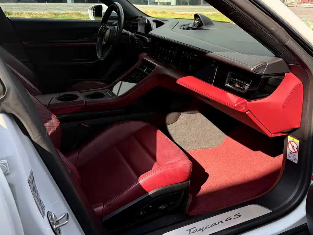 Porsche Taycan — миниатюра 12
