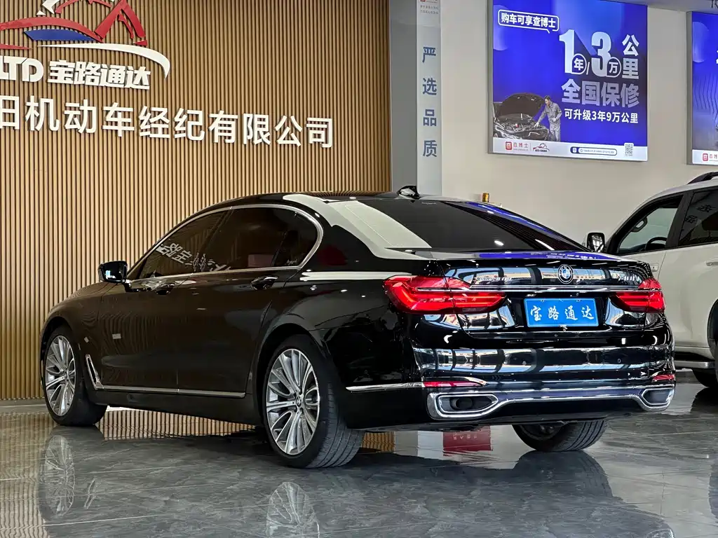 BMW 7 Series — миниатюра 4