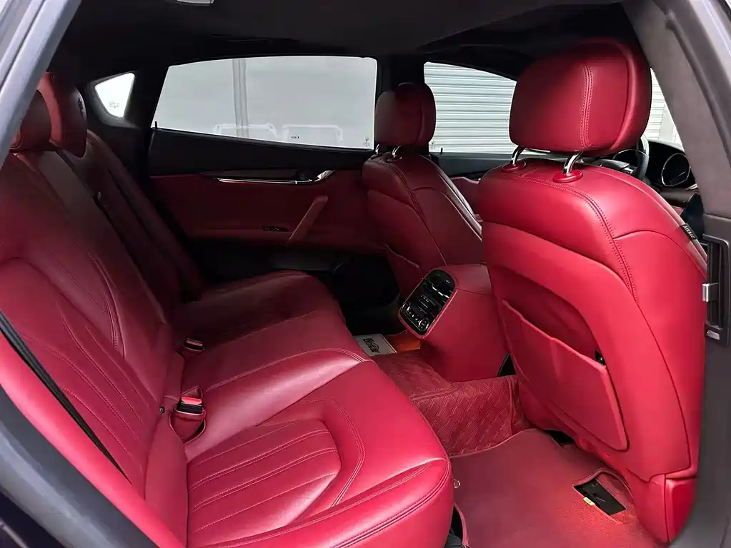 Maserati Quattroporte — миниатюра 6