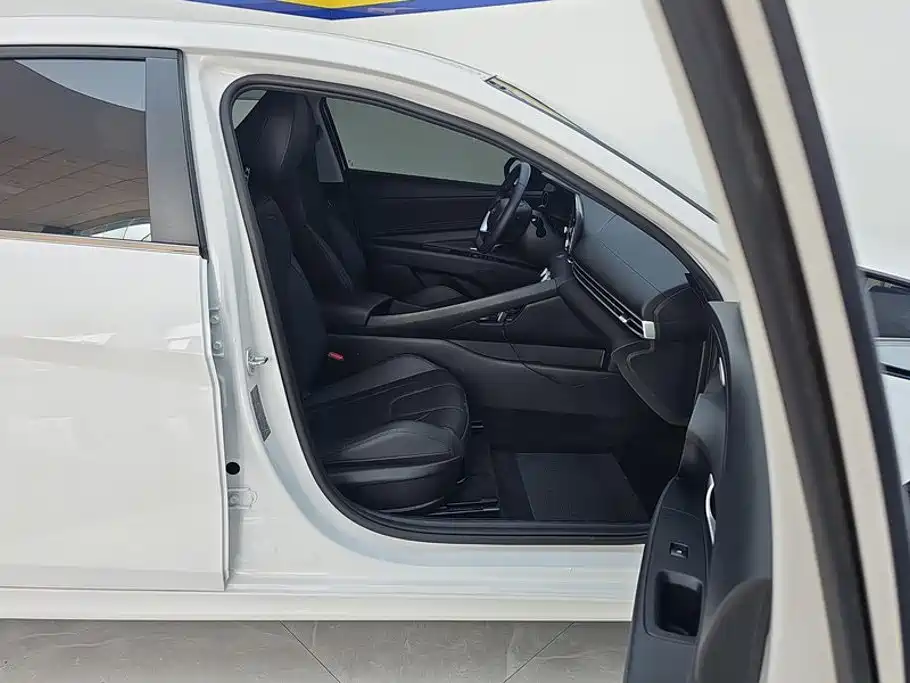 Hyundai Elantra — миниатюра 8