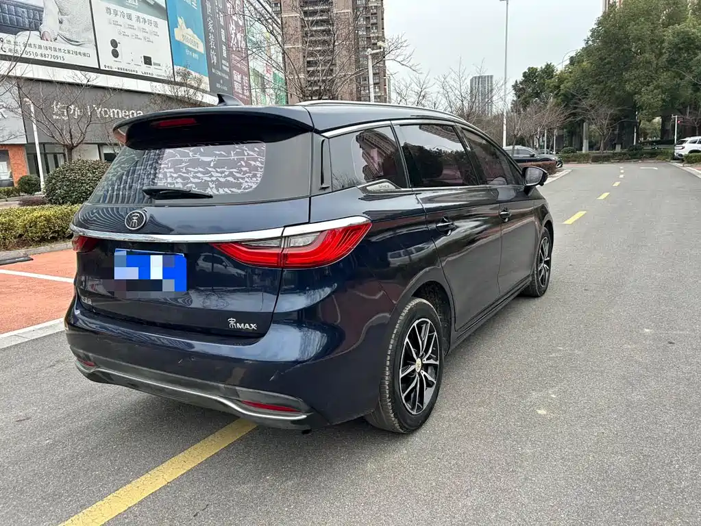 BYD MAX - фото 5
