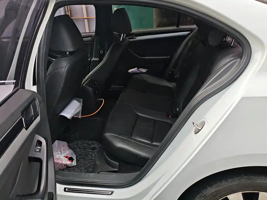 Volkswagen Sagitar — миниатюра 11