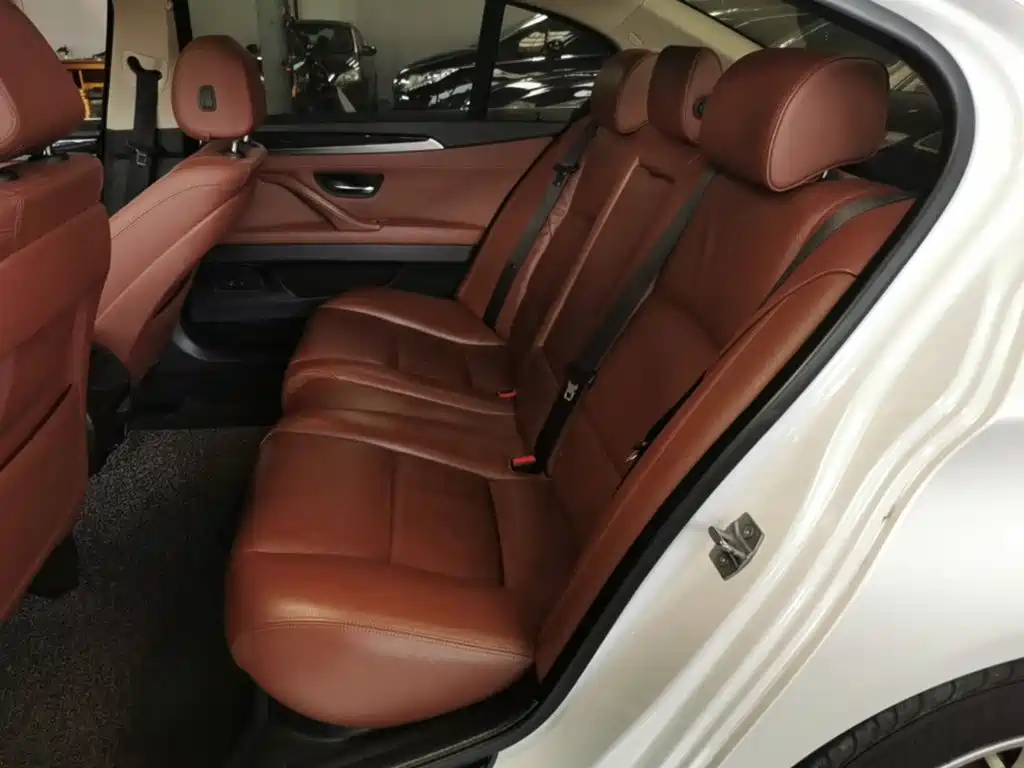 BMW 5 Series — миниатюра 17