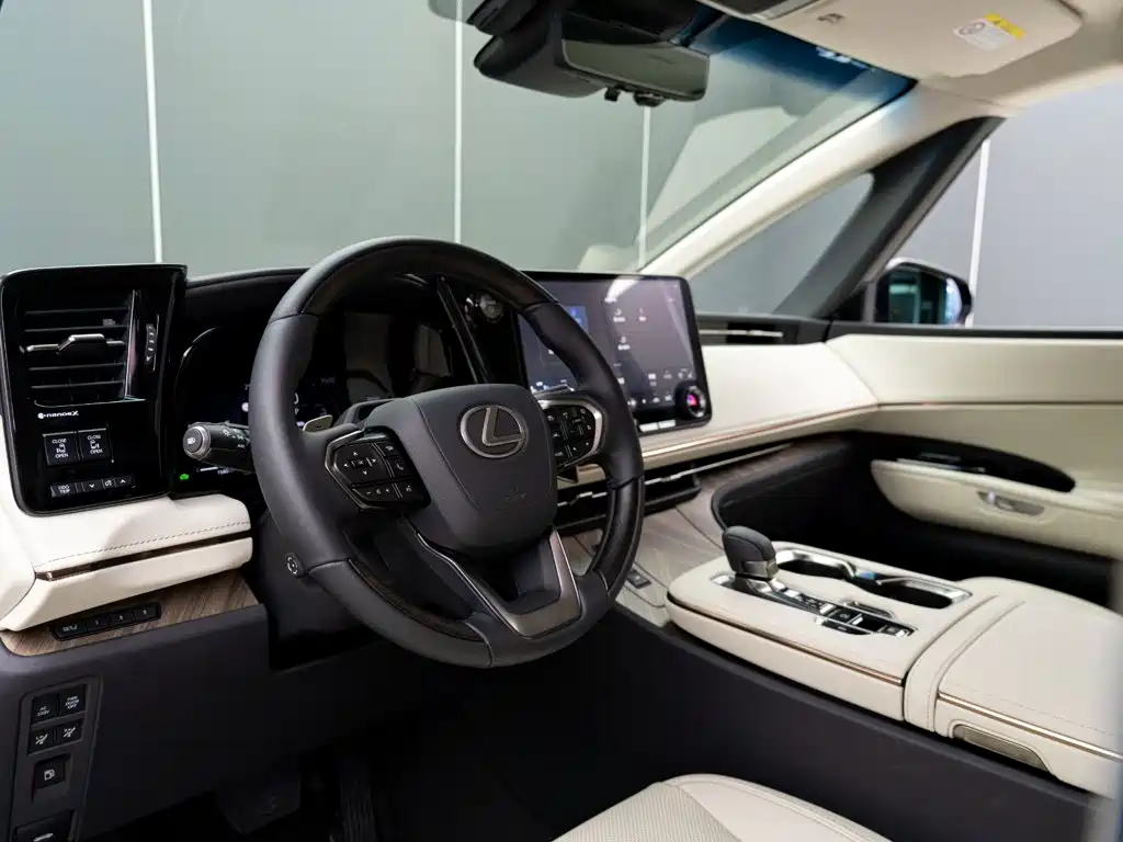 Lexus LM — миниатюра 10