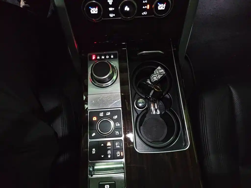 Land Rover Range Rover — миниатюра 7