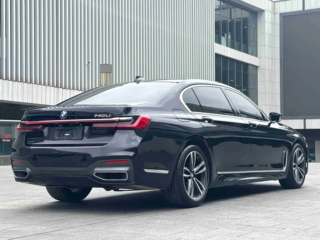 BMW 7 Series — миниатюра 12