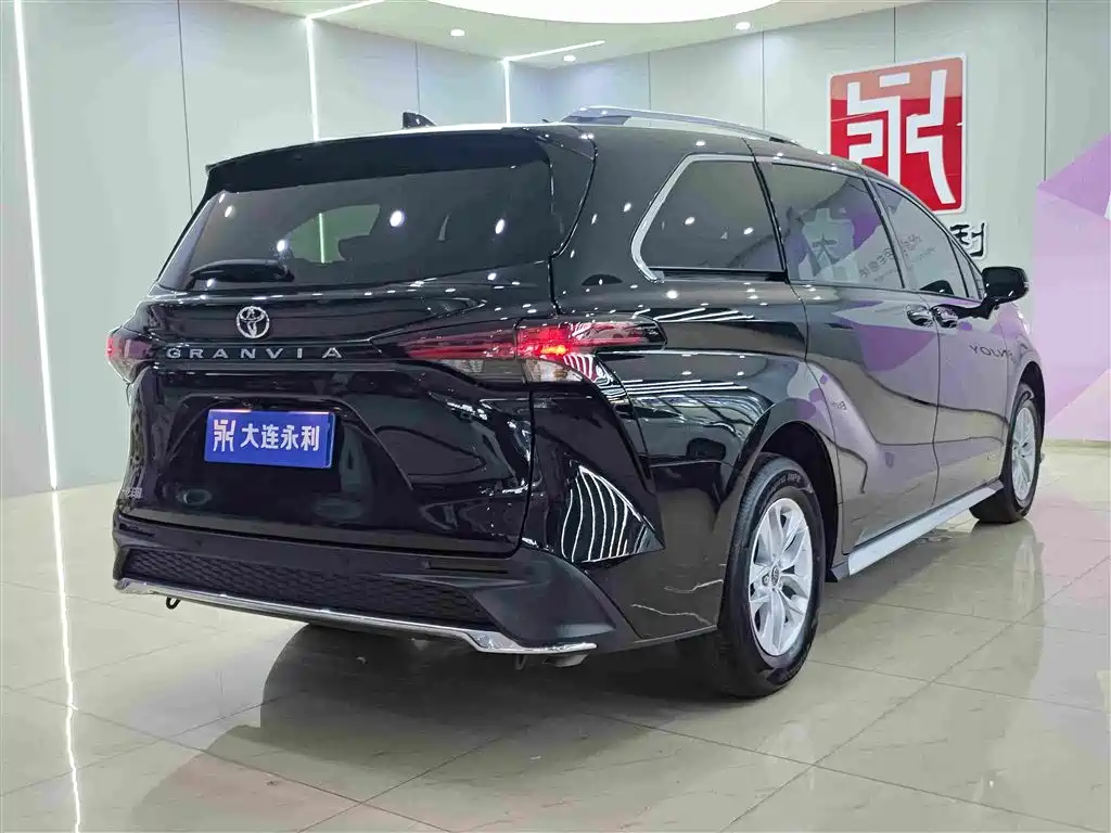 Toyota Granvia 2024 2.5L Comfort