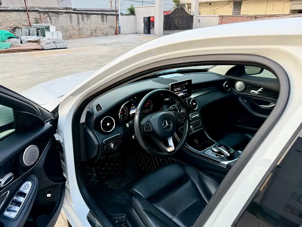 Mercedes-Benz C-Class — миниатюра 4