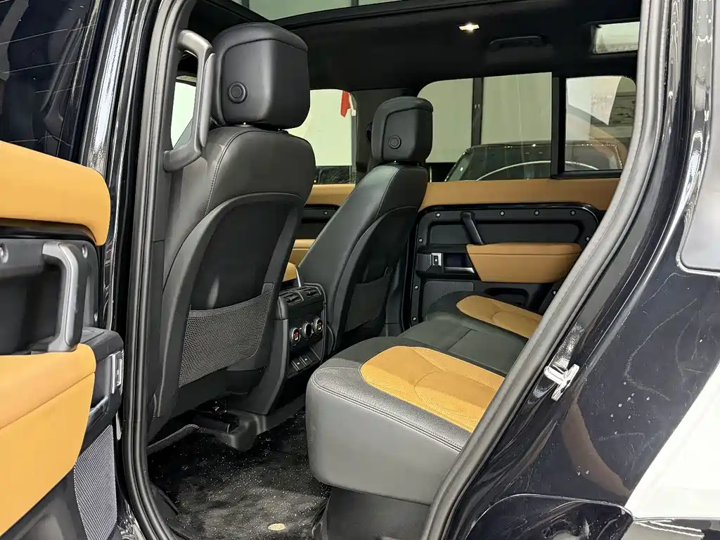Land Rover Defender — миниатюра 3