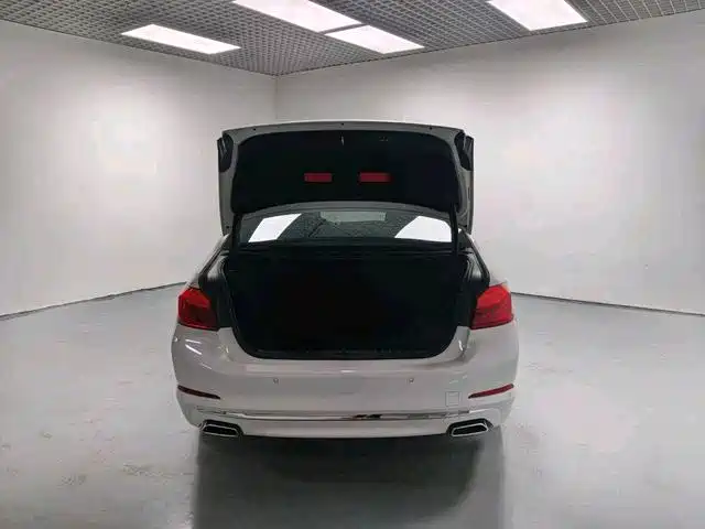 BMW 5 Series — миниатюра 18