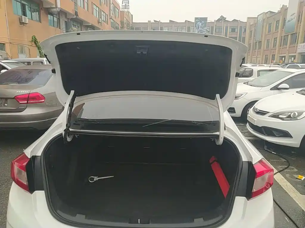 Chevrolet Cruze — миниатюра 19
