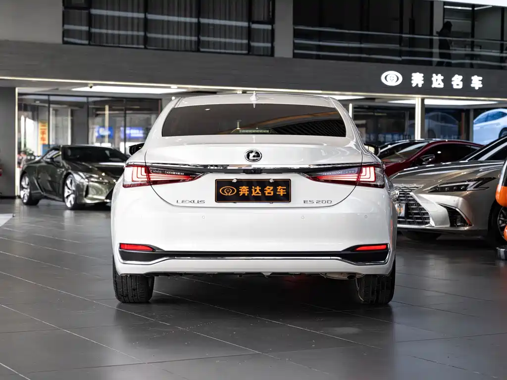 Lexus ES — миниатюра 5
