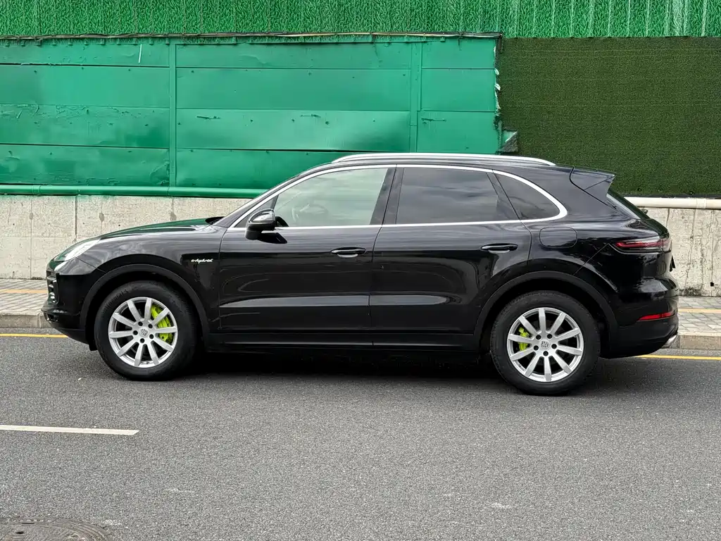 PORSCHE CAYENNE NEW ENERGY