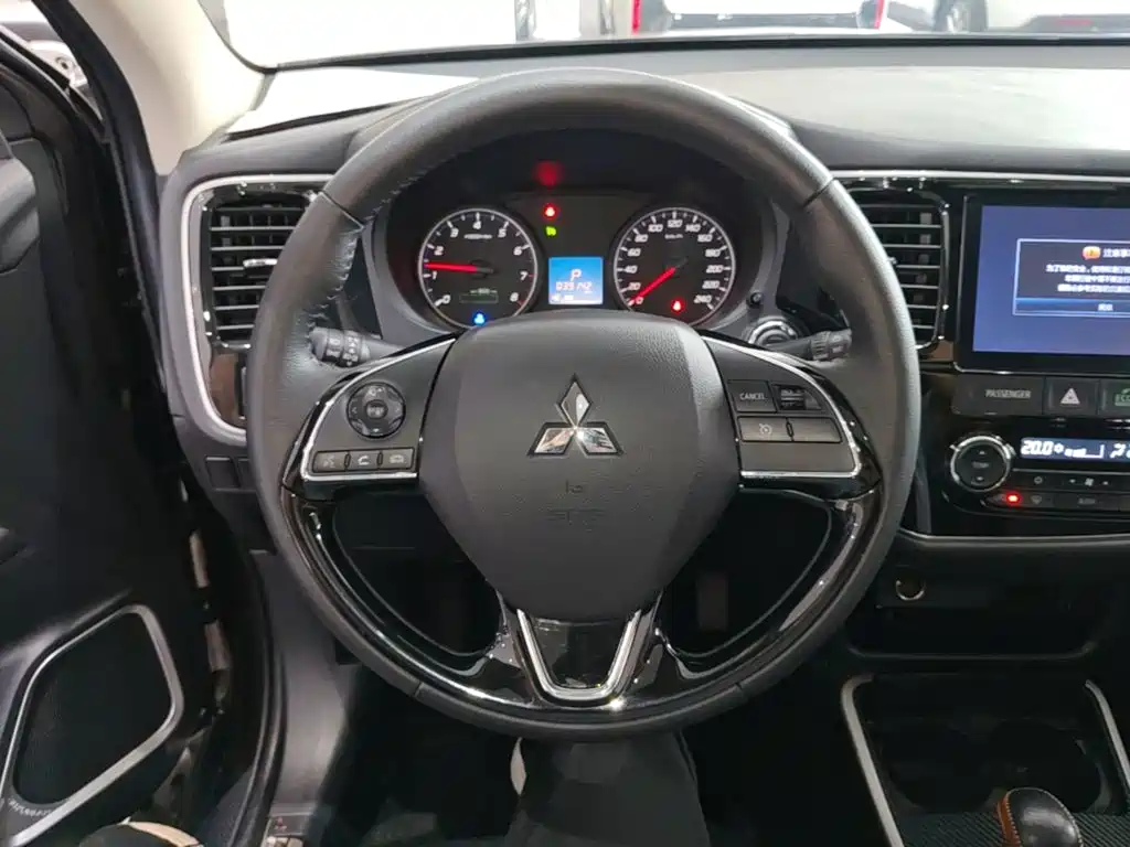 Mitsubishi Outlander — миниатюра 11