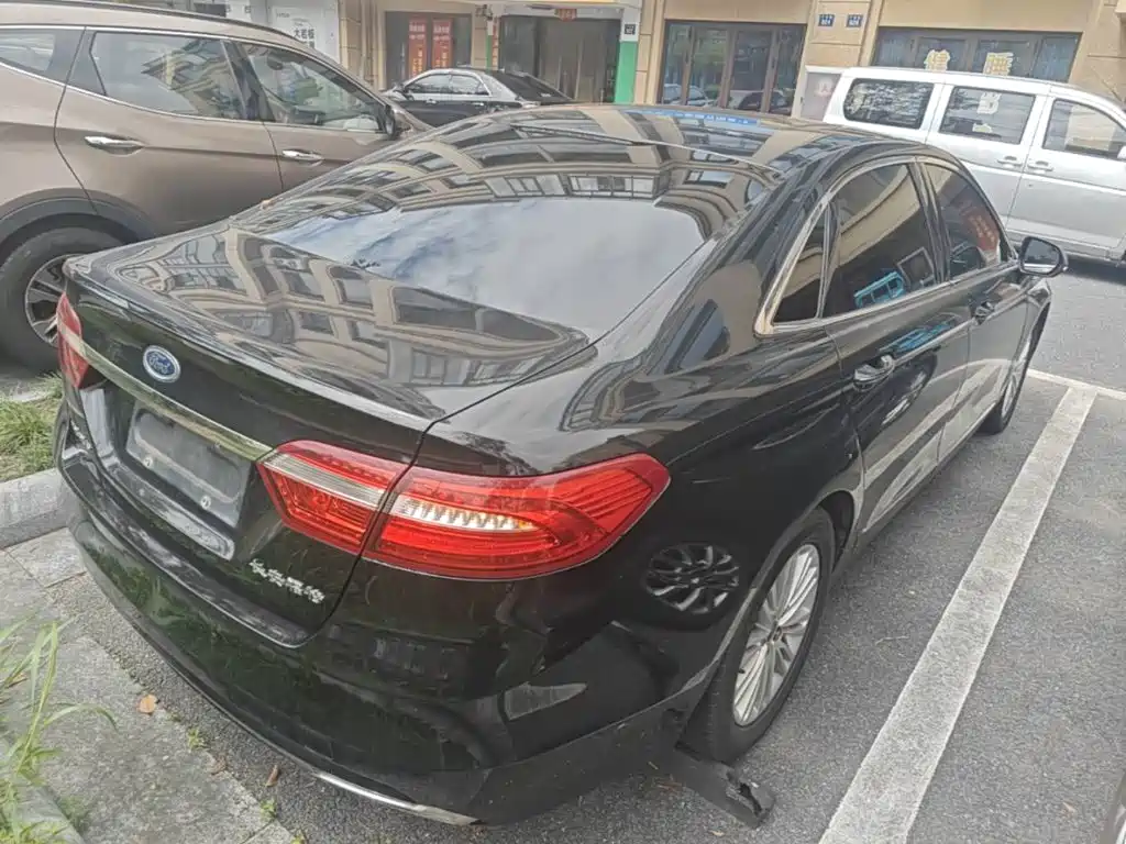 Ford Taurus — миниатюра 7