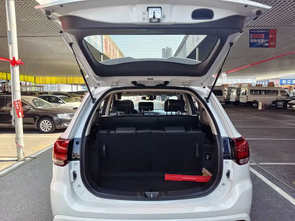Mitsubishi Outlander — миниатюра 15