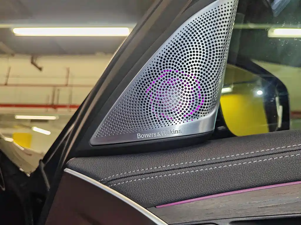 BMW 5 Series — миниатюра 9