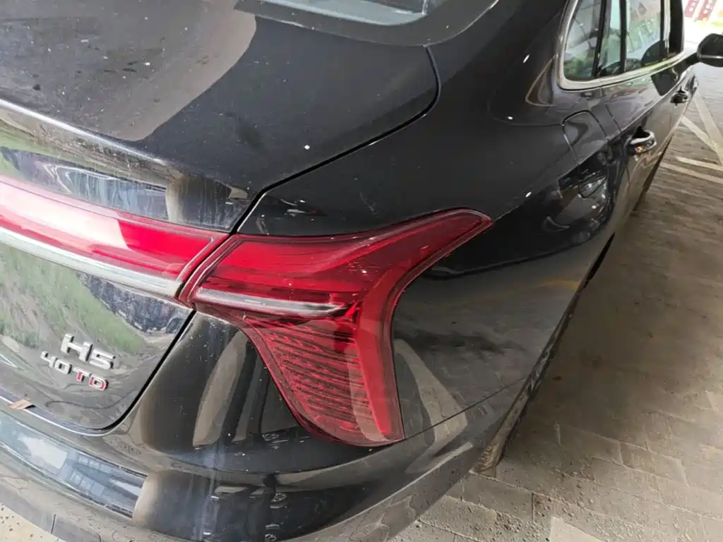 Hongqi H5 2025 2.0T AT