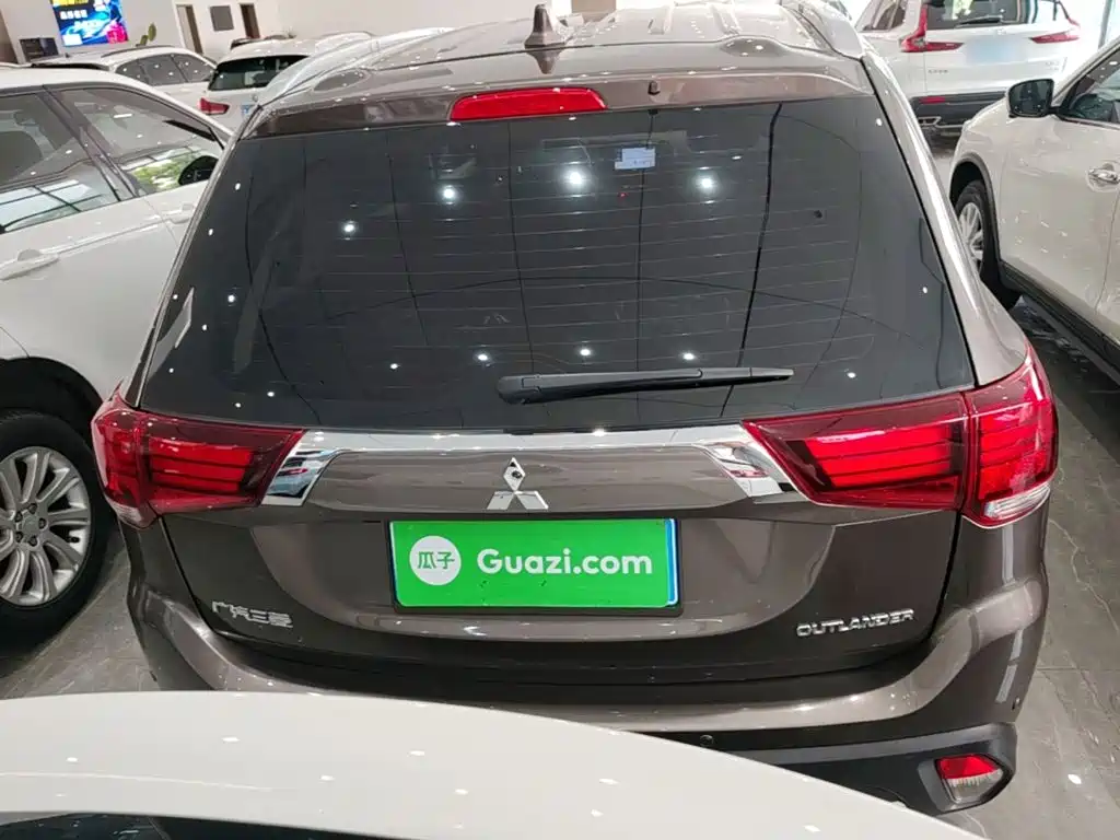 Mitsubishi Outlander — миниатюра 6