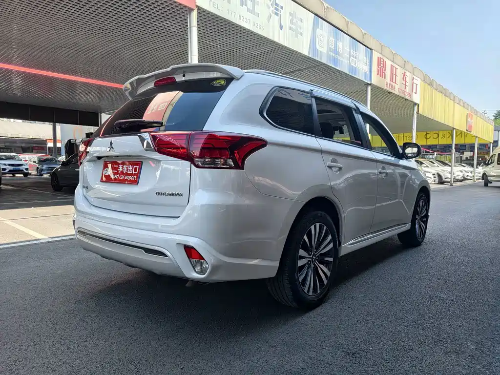 Mitsubishi Outlander — миниатюра 6