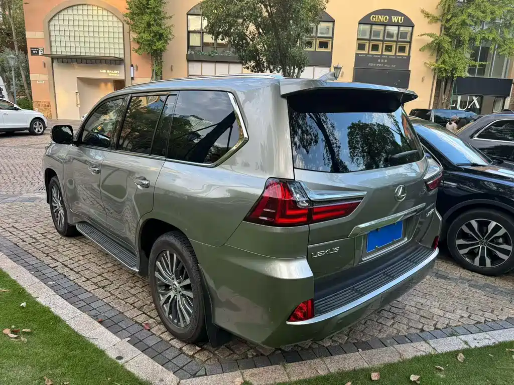 Lexus LX — миниатюра 8