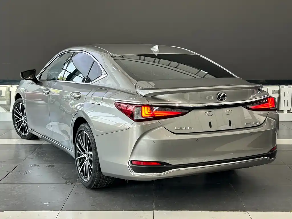 Lexus ES — миниатюра 6