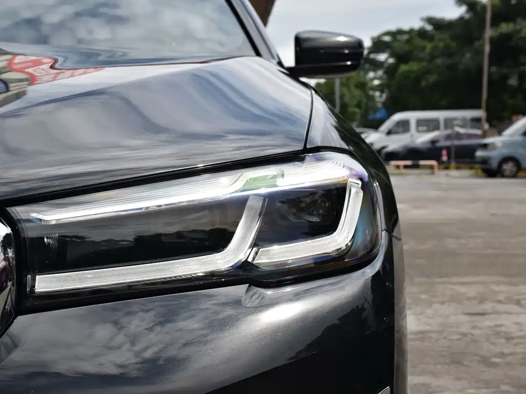 BMW 5 Series New Energy — миниатюра 18