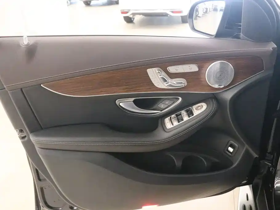 Mercedes-Benz GLC — миниатюра 12